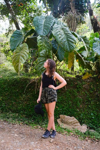 Izzie, digital nomad and travel blogger